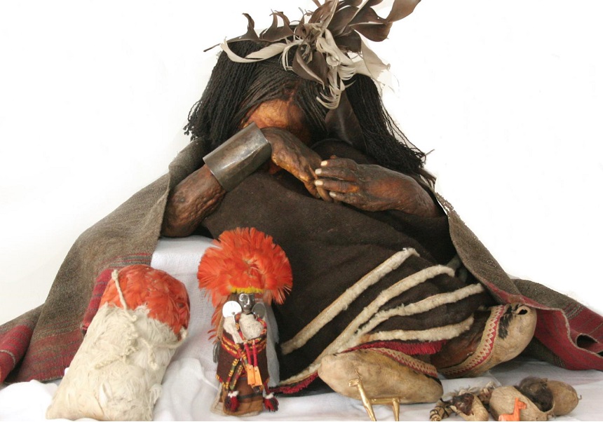 The Boy of Cerro El Plomo and his funerary assemblage. Credit: National Museum of Natural History of Chile.
